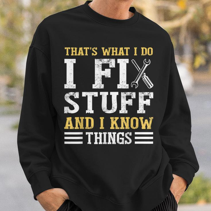 That´S What I Do I Fix Stuff And I Know Things Funny Saying Sweatshirt Gifts for Him