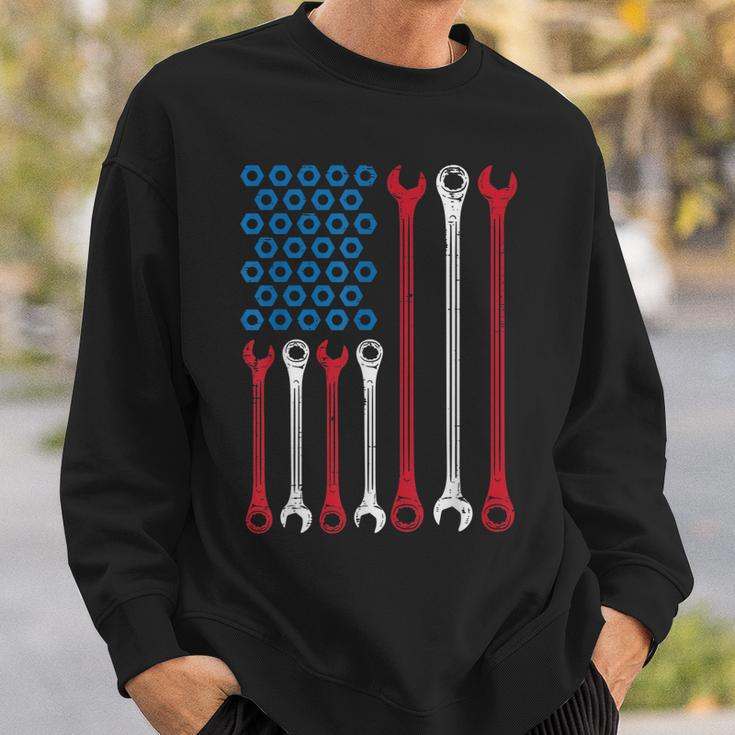 Wrench Flag Vintage Fathers Day Patriotic Mechanic Dad Men Sweatshirt Gifts for Him