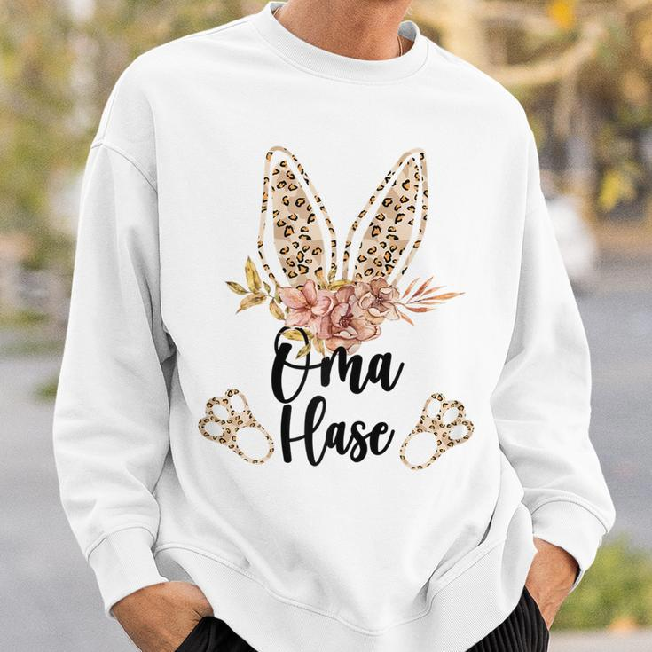 Damen Oma Hase Oster Sweatshirt im Floral-Leo Look Geschenke für Ihn