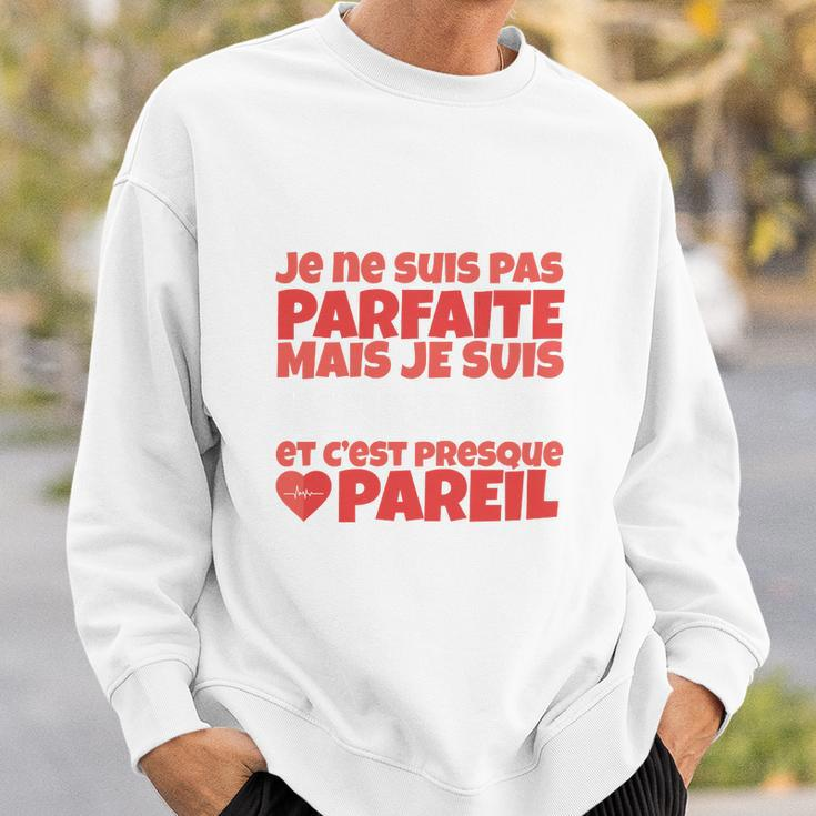 Französisches Slogan-Sweatshirt Je ne suis pas parfaite in Weiß, Stilvoll & Einzigartig Geschenke für Ihn