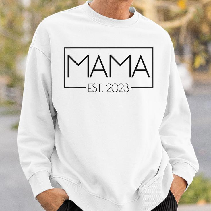 Mama Est 2023 Werdende Mutter Schwangere Geschenk Neue Mama Sweatshirt Geschenke für Ihn