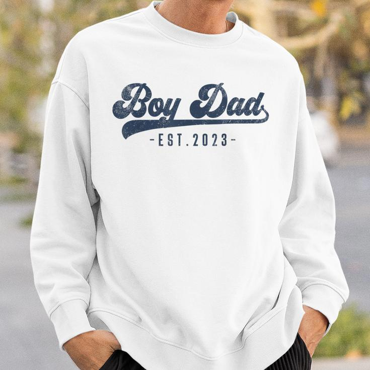 Mens Boy Dad Est 2023 Boy Dad To Be Gifts New Daddy Sweatshirt Gifts for Him