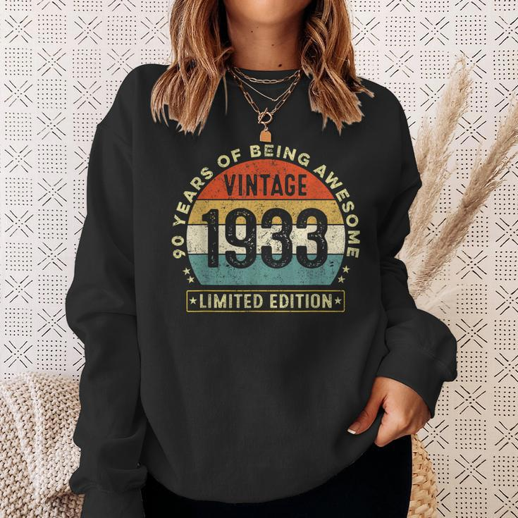 90Th Birthday Gift Vintage 1933 Limited Edition 90 Year Old Men Women Sweatshirt Graphic Print Unisex Gifts for Her