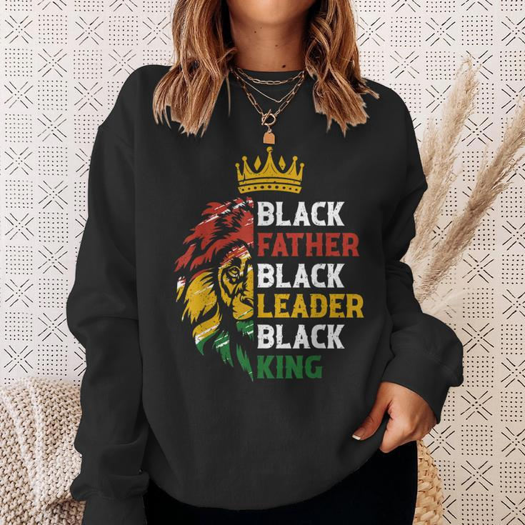 Black Father Black Leader Black King Junenth Lion Dad Gift For Mens Sweatshirt Gifts for Her
