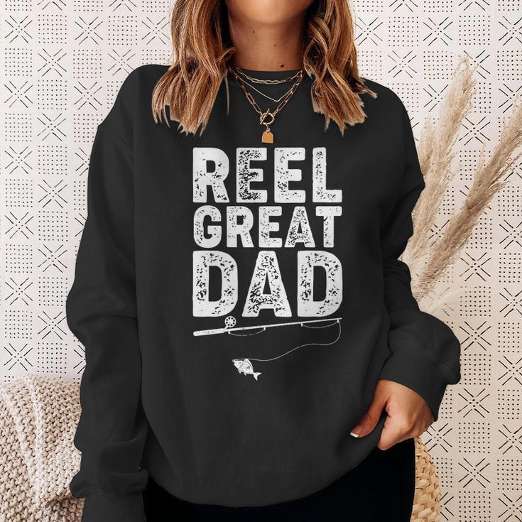 Funny Reel Great Dad Fishing V2 Sweatshirt Gifts for Her