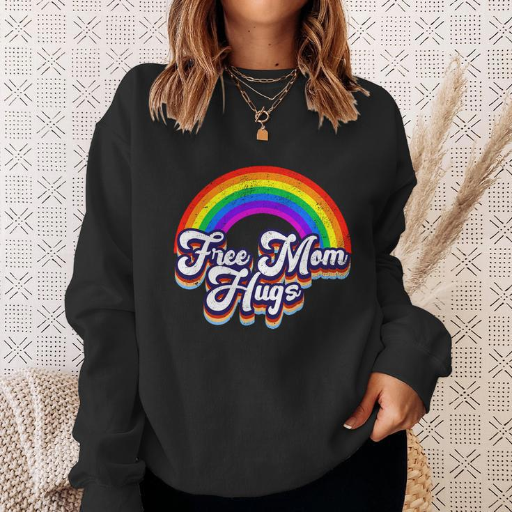 Funny Retro Vintage Free Mom Hugs Rainbow Lgbtq Pride Sweatshirt Gifts for Her