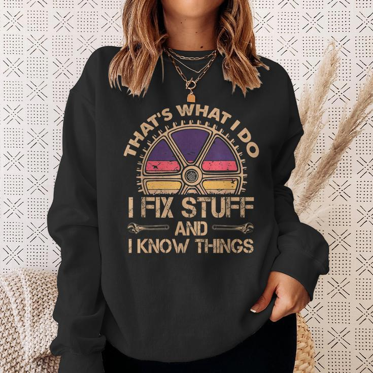 Funny Thats What I Do I Fix Stuff And I Know Things Sweatshirt Gifts for Her