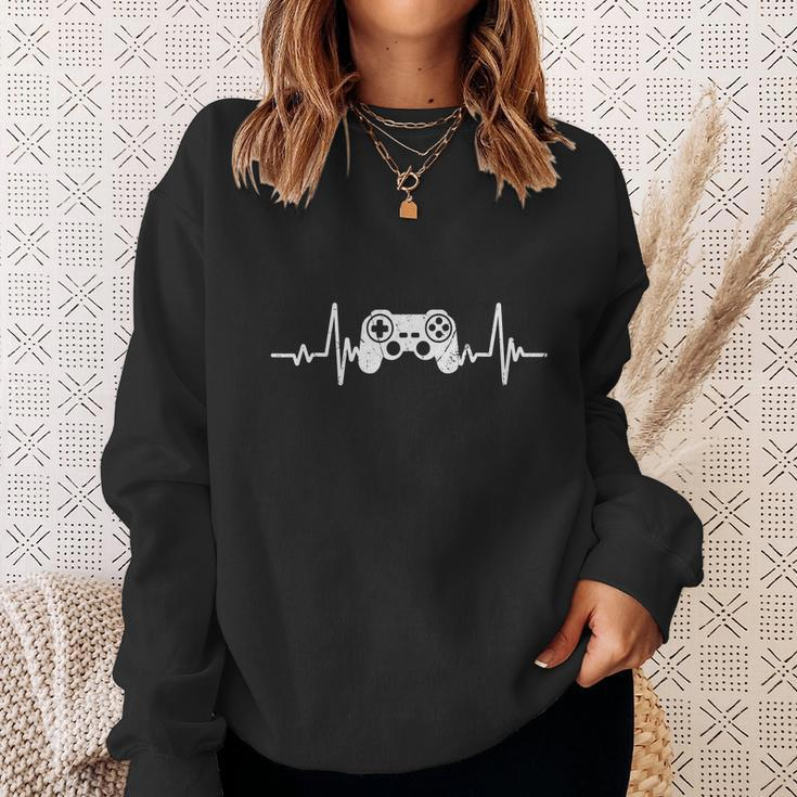 Gamer Heartbeat Video Game Controller Gaming Vintage Retro Sweatshirt Gifts for Her