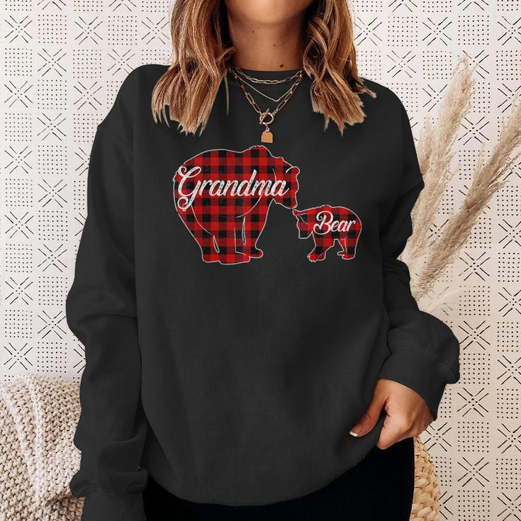 Grandma Bear Buffalo Plaid Weihnachten Sweatshirt Geschenke für Sie