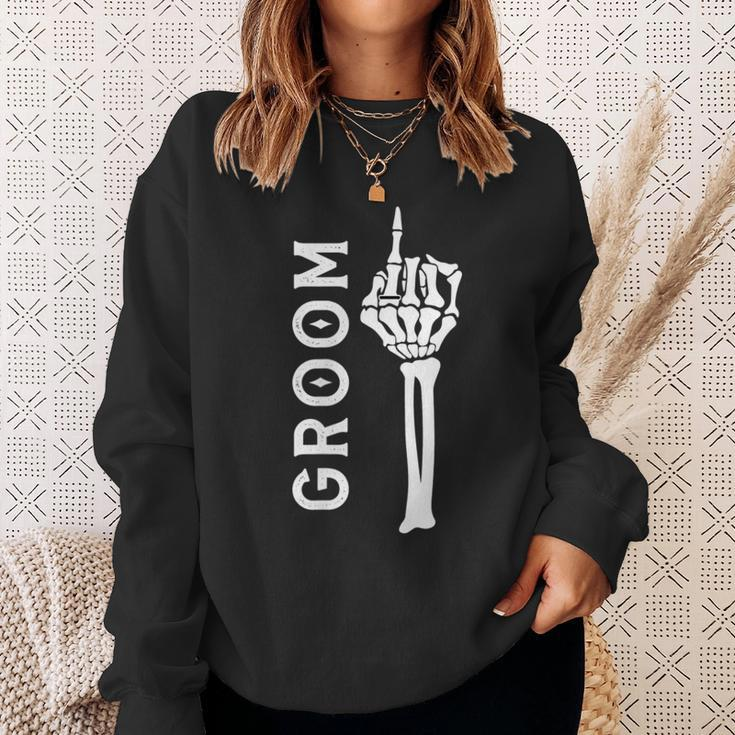 Groom Retro Skeleton Hand Gothic Bachelorette Party Sweatshirt Gifts for Her