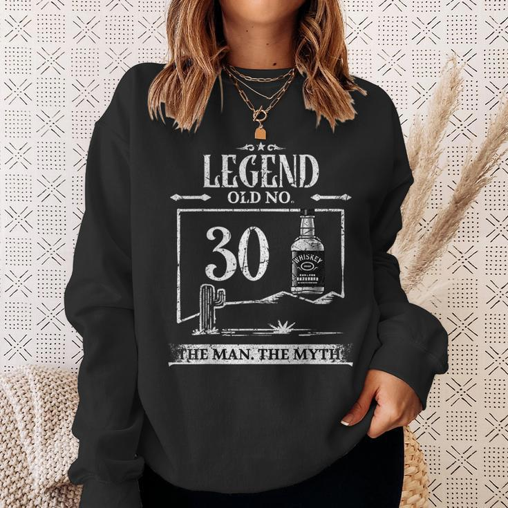 Herren 30 Geburtstag Mann Geschenk The Man The Myth Whiskey Sweatshirt Geschenke für Sie