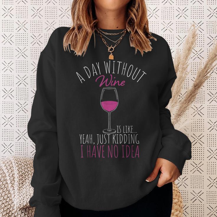 Humorvolles Sweatshirt für Weintrinker - Ein Tag ohne Wein in Schwarz Geschenke für Sie