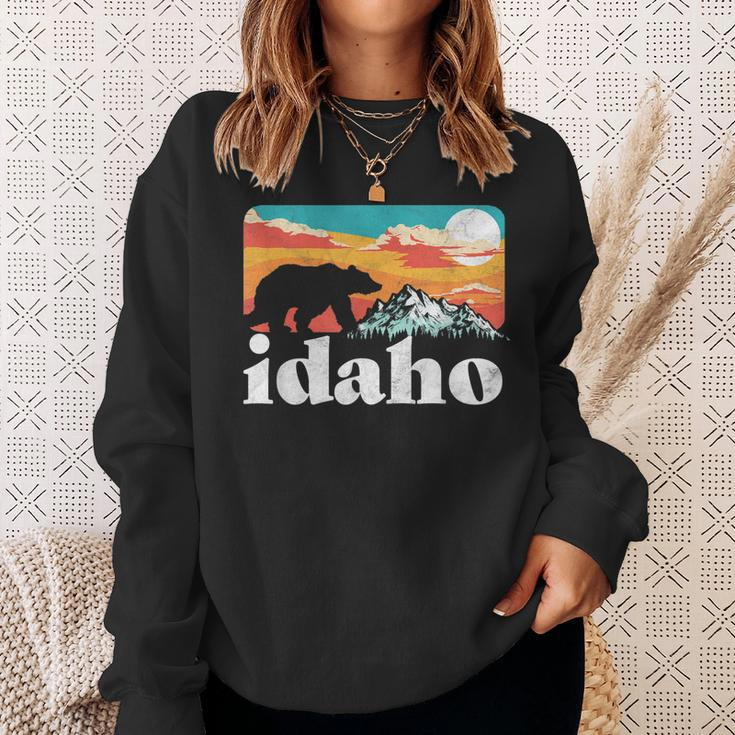 Idaho Retro Bear & Mountain Vintage 80S Graphic Sweatshirt Gifts for Her