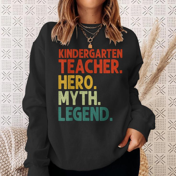Kindergarten Lehrer Held Mythos Legende Vintage Lehrertag Sweatshirt Geschenke für Sie