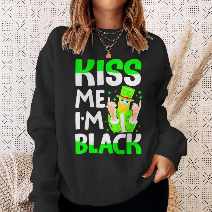 Leprechaun St Patrick’S Day Kiss Me I’MSweatshirt Gifts for Her