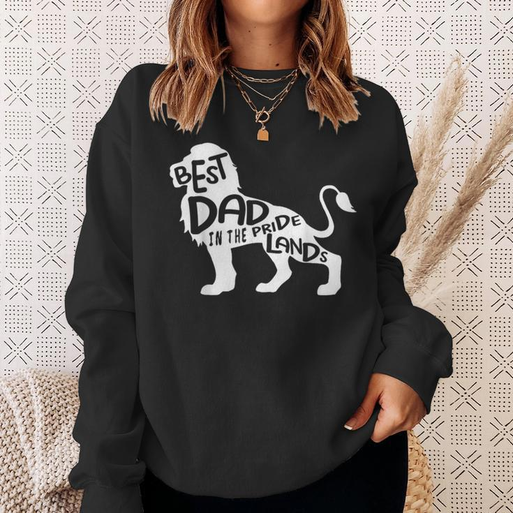 Mens Best Dad In The Pride Lands Lion Fathers Day Sweatshirt Gifts for Her
