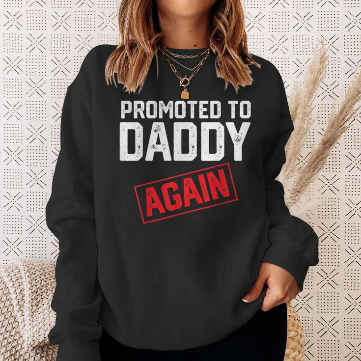 Mens Funny Dad Fathers Day Pregnancy Announcement Daddy Dad To Be Sweatshirt Gifts for Her
