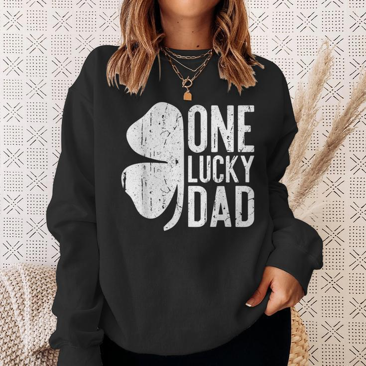 Mens One Lucky Dad Vintage St Patrick Day Sweatshirt Gifts for Her