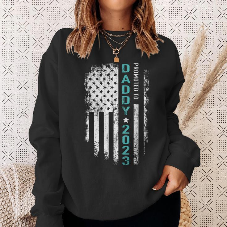 Mens Promoted To Daddy 2023 Us American Flag For New Dad To Be Sweatshirt Gifts for Her