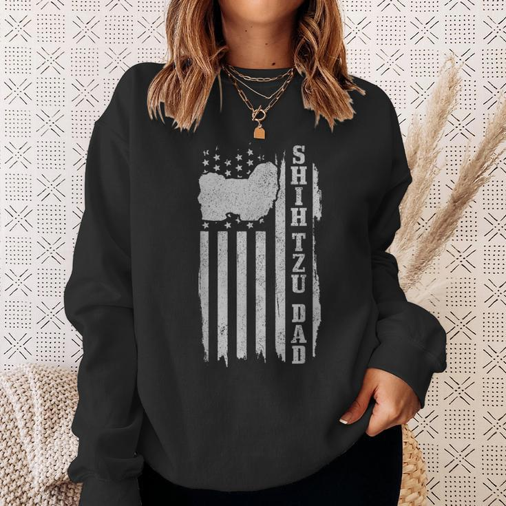 Mens Shih Tzu Dad American Flag Vintage Patriotic Shih Tzu Dog Sweatshirt Gifts for Her