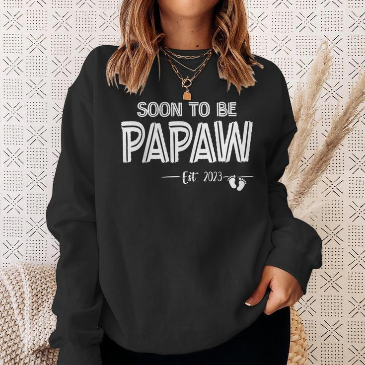 Mens Soon To Be Papaw Est2023 Retro Fathers Day New Dad Sweatshirt Gifts for Her