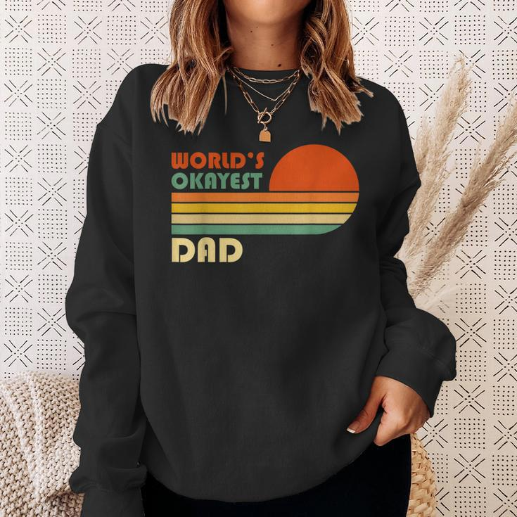 Mens Worlds Okayest Dad - Funny Father Gift - Retro Vintage Sweatshirt Gifts for Her