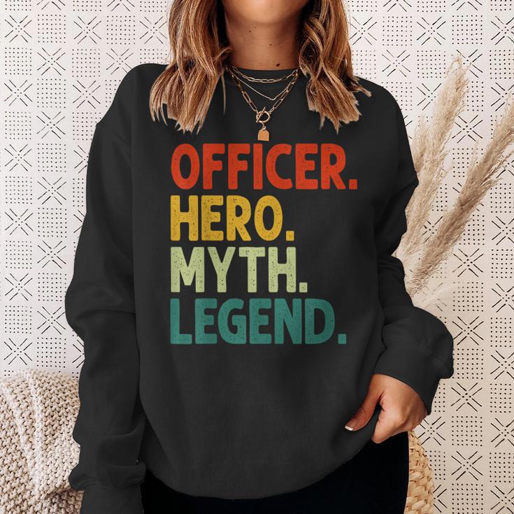 Officer Hero Myth Legend Retro Vintage Polizistin Sweatshirt Geschenke für Sie