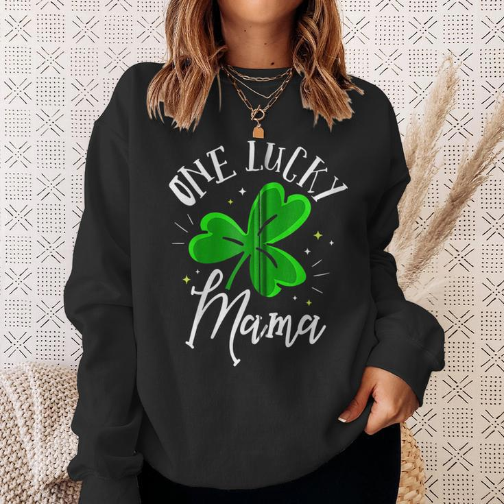 One Lucky Mama St Patricks Day Leaf Clover St Paddys Day Sweatshirt Gifts for Her
