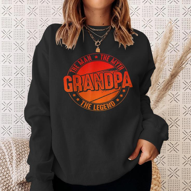 Opa Man Myth Legend Lustiger Vatertag Opa V2 Sweatshirt Geschenke für Sie