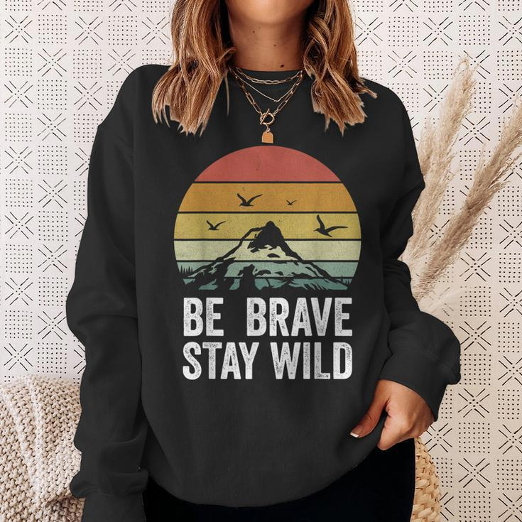 Retro Be Brave Stay Wild Vintage Outdoors Adventure Sweatshirt Gifts for Her
