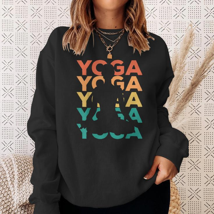 Retro Yoga Poses Sweatshirt, Farbenfrohes Design für Yoga-Liebhaber Geschenke für Sie