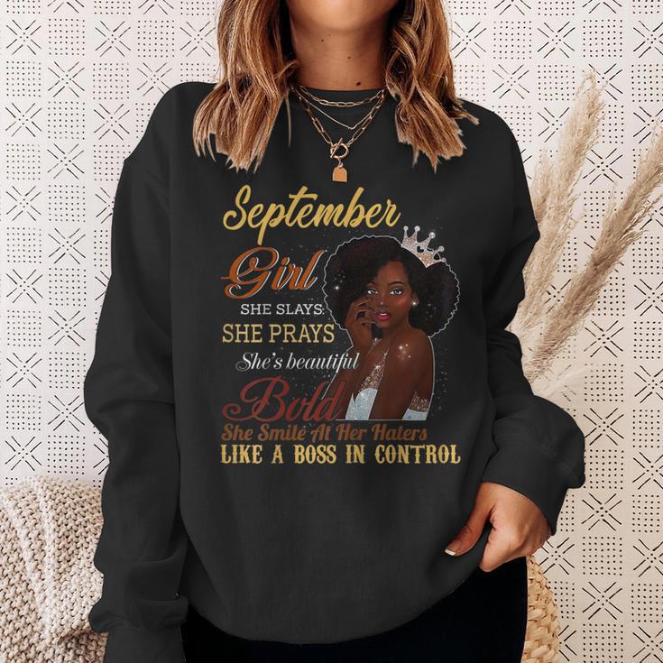 September-Mädchen Sweatshirt, Betend & Feiernd, Schöner Geburtstag Geschenke für Sie