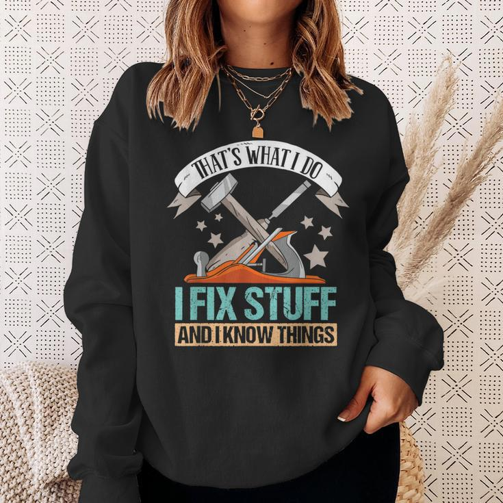 Thats What I Do I Fix Stuff And I Know Things Carpenter Sweatshirt Gifts for Her