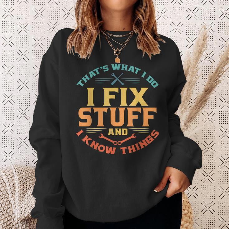Thats What I Do I Fix Stuff And I Know Things Funny Dad Sweatshirt Gifts for Her