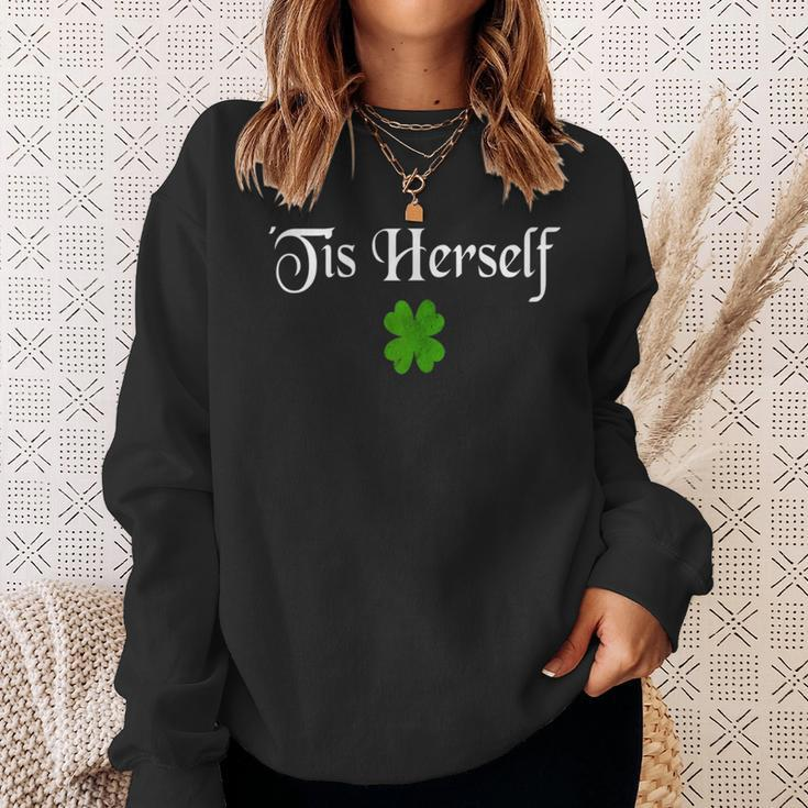 Tis Herself St Patricks Day Top Shamrock Clover Sweatshirt Gifts for Her