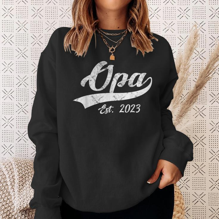 Vintage Opa Est 2023 Fathers Day Dad Papa Grandpa Men Sweatshirt Gifts for Her