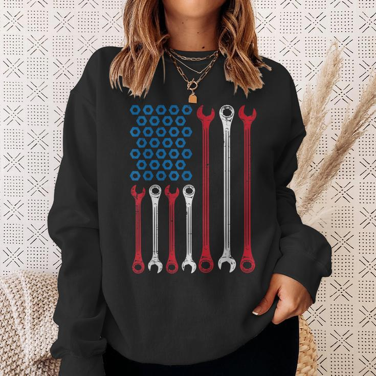 Wrench Flag Vintage Fathers Day Patriotic Mechanic Dad Men Sweatshirt Gifts for Her