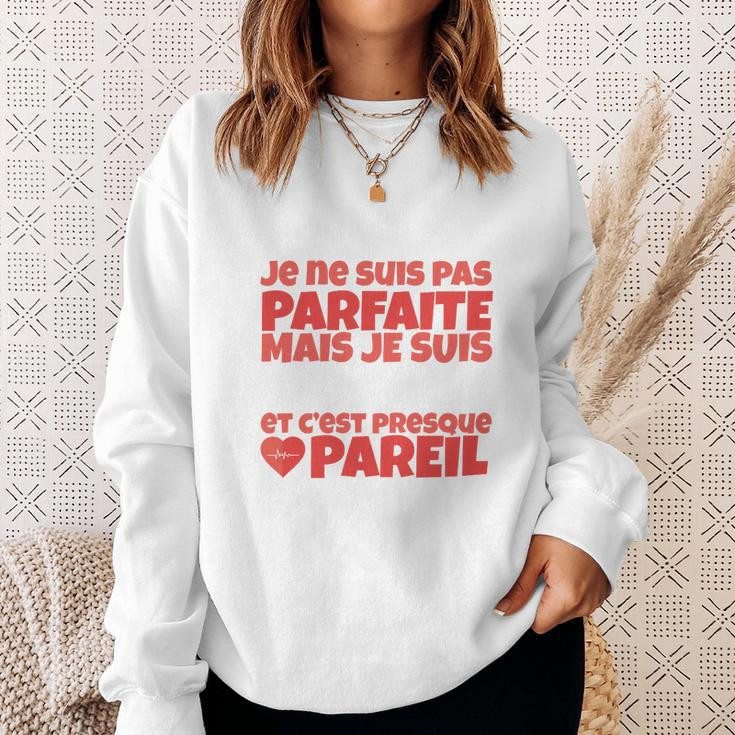 Französisches Slogan-Sweatshirt Je ne suis pas parfaite in Weiß, Stilvoll & Einzigartig Geschenke für Sie