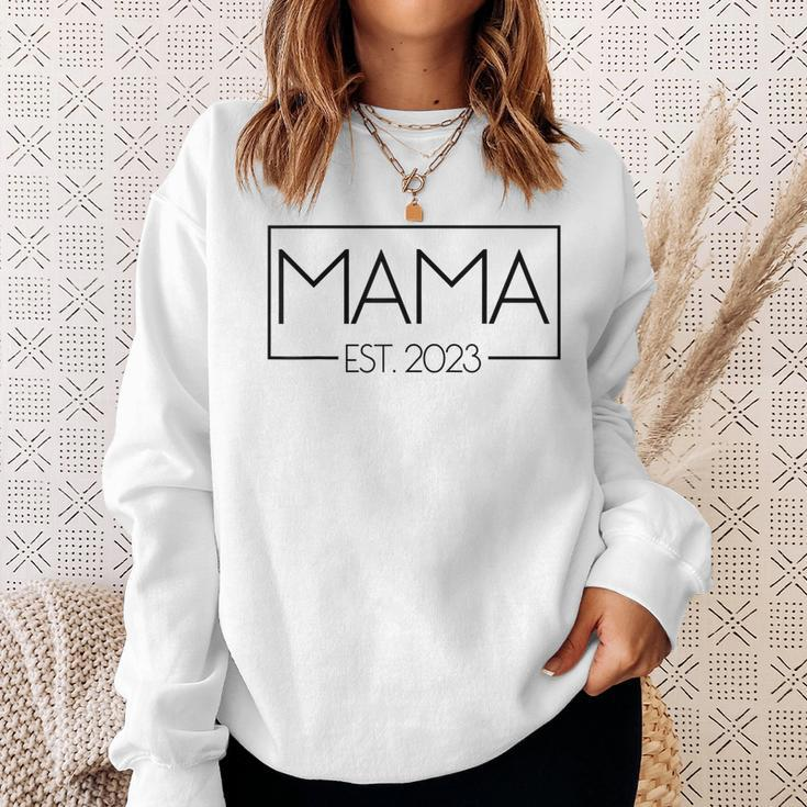 Mama Est 2023 Werdende Mutter Schwangere Geschenk Neue Mama Sweatshirt Geschenke für Sie