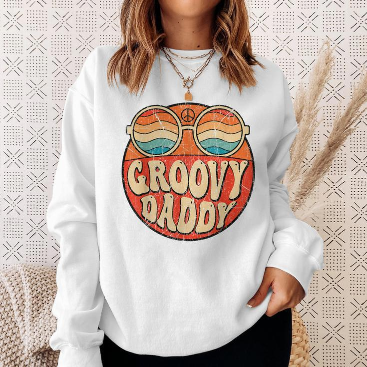 Mens Groovy Daddy 70S Aesthetic Nostalgia 1970S Retro Dad Sweatshirt Gifts for Her