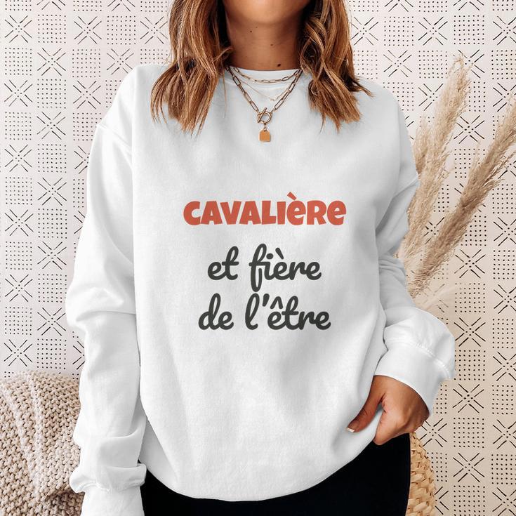 Weißes Sweatshirt CAVALIÈRE et fière de l'être für Reitsportfans Geschenke für Sie