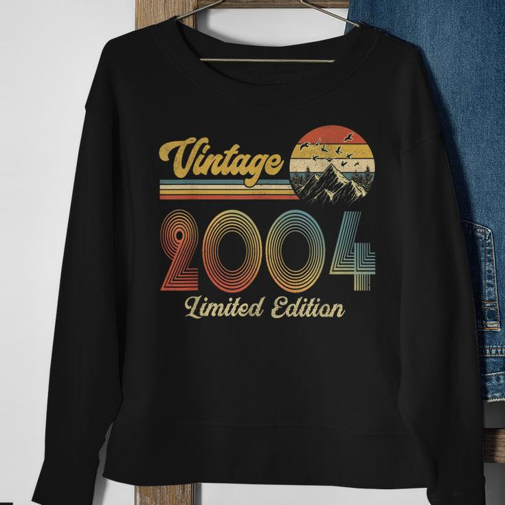 19 Year Old Gifts Made In 2004 Vintage 19Th Birthday Retro Sweatshirt Gifts for Old Women
