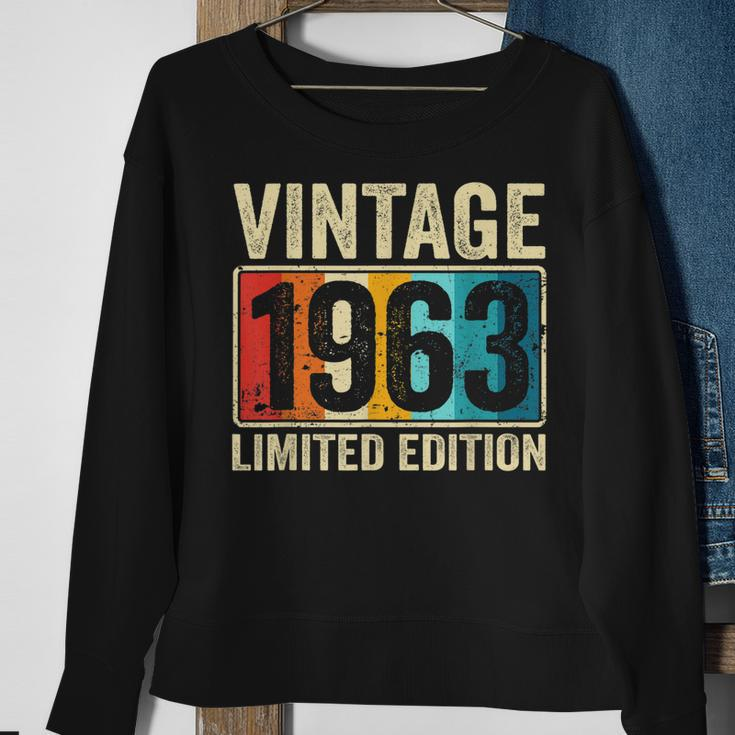 60Th Birthday Gift Men Women Vintage 1963 Funny 60 Year Old Sweatshirt Gifts for Old Women