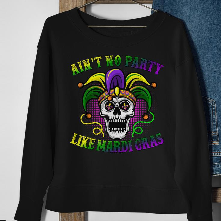 Aint No Party Like Mardi Gras Skeleton Skull New Orleans Sweatshirt Gifts for Old Women