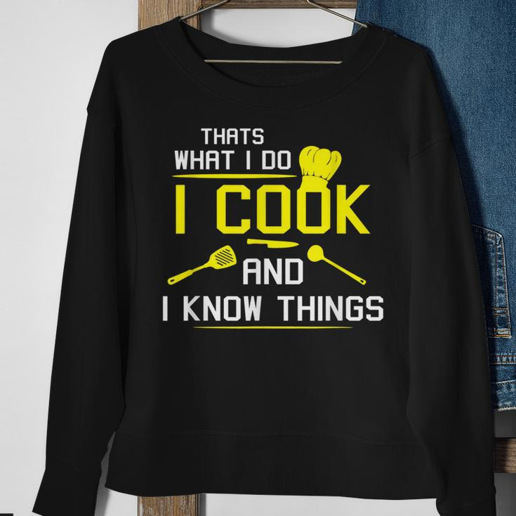 Chef Geek Food Funny I Cook And I Know Things Sweatshirt Gifts for Old Women