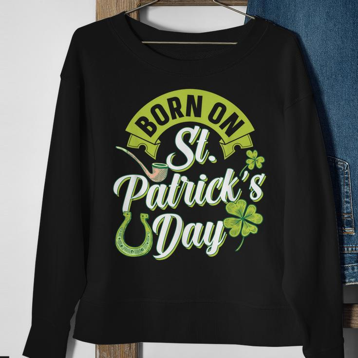 Geboren Am St Patricks Day St Patricks Day Geburtstag Ire Sweatshirt Geschenke für alte Frauen