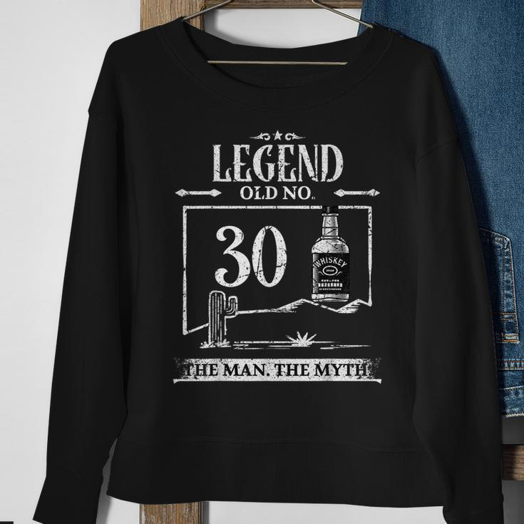 Herren 30 Geburtstag Mann Geschenk The Man The Myth Whiskey Sweatshirt Geschenke für alte Frauen