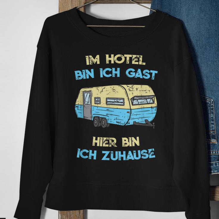 Im Hotel Bin Ich Gast Hier Bin Ich Zuhause Camper Sweatshirt Geschenke für alte Frauen