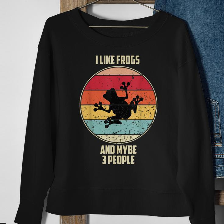 I Like Frogs And Mybe 3 People Funny Animal Quotes Sweatshirt Gifts for Old Women