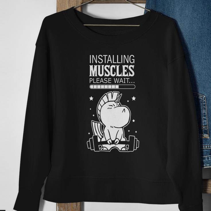 Installing Muscles Please Wait Sweatshirt Geschenke für alte Frauen